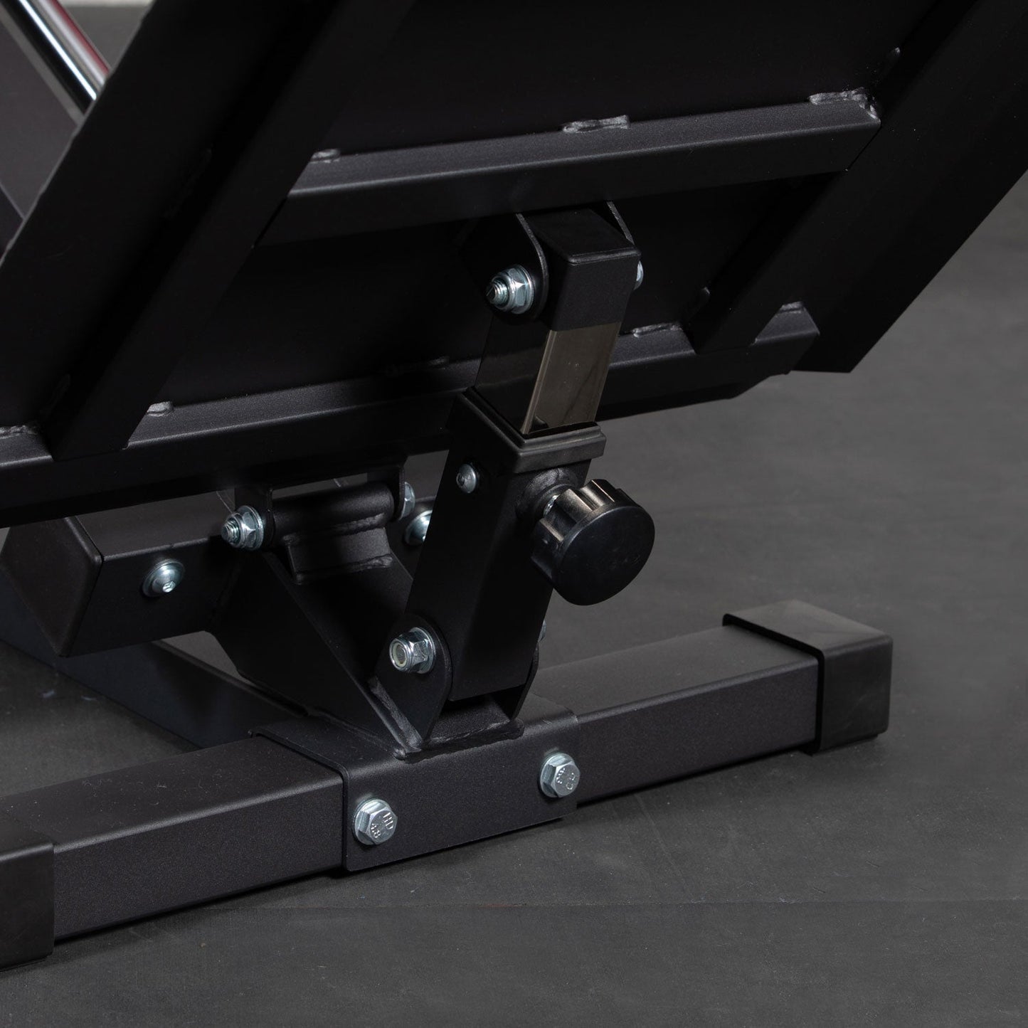 Titan fitness Plate-Loaded Linear Hack Squat Machine - 401231